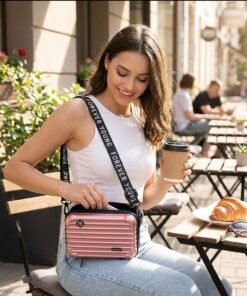 Mini Valise Sac à Main Bandoulière – Person Using It image